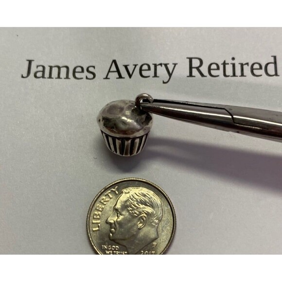 James Avery, Cupcake 3-D, RETIRED, Sterling Silver Charm #88 - Picture 3 of 8